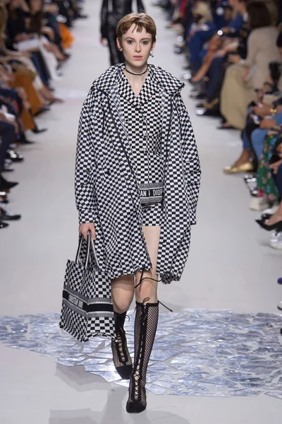 Look 27